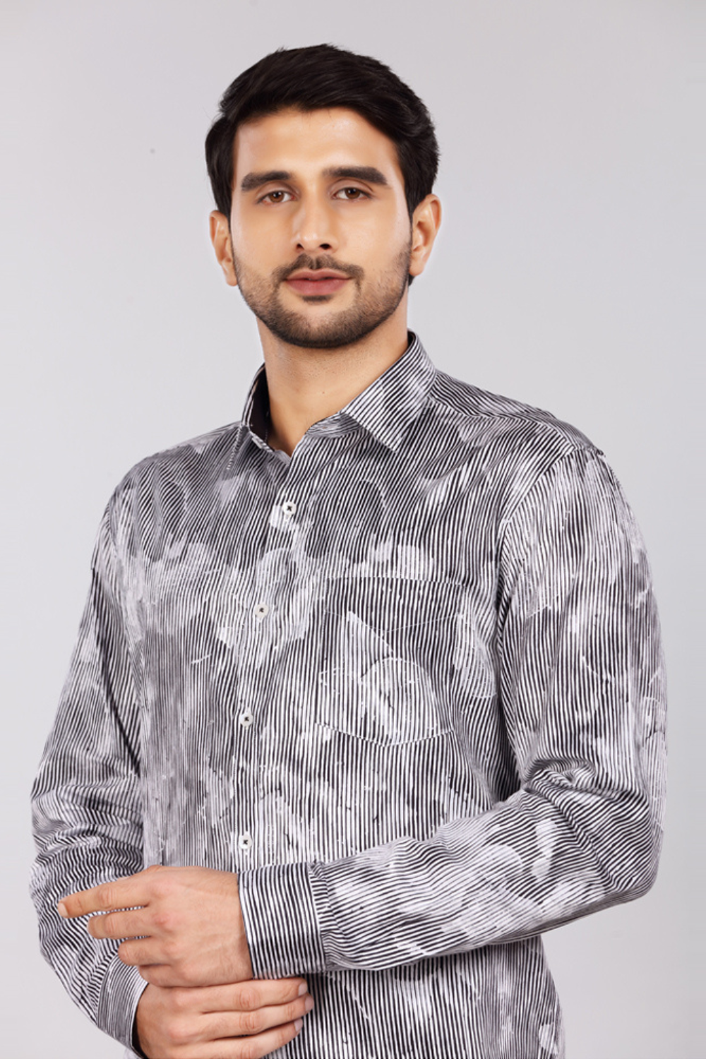 Men’s Black & White Abstract Stripe Printed Shirt